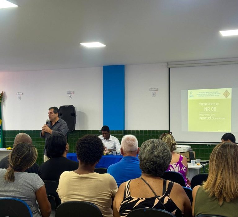 Capacitação reforça segurança e qualidade no trabalho de merendeiras e auxiliares de serviços gerais