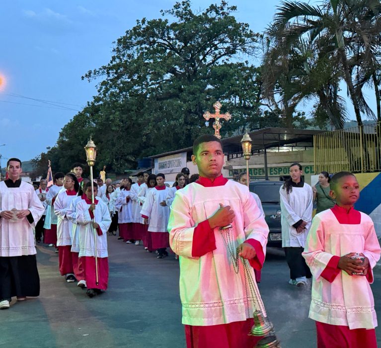 Fé e emoção marcam o encerramento da Festa da Padroeira de Japeri com procissão e missa