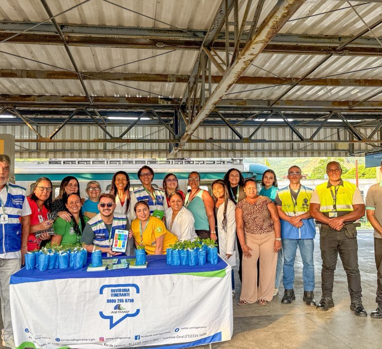 Estação Saúde leva vacinação, testagem e orientação a passageiros do trem de Japeri