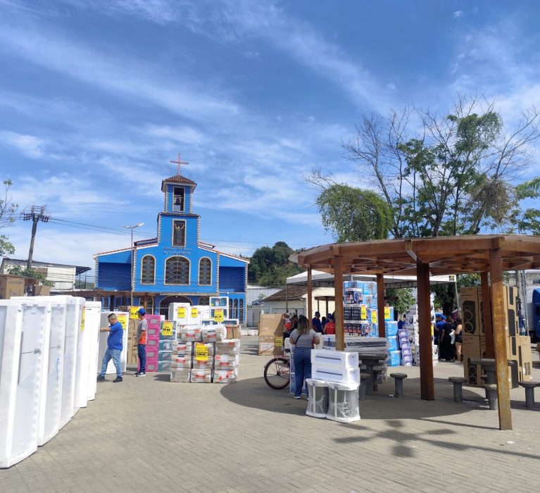 Casas Bahia retorna a Japeri após sucesso da Black Friday e projeta abertura de loja fixa na cidade 