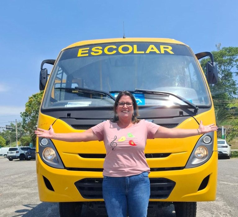Japeri destrava mais de R$ 400 mil do FNDE e garante novo ônibus escolar para a rede municipal