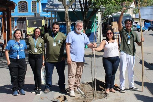 Prefeitura de Japeri realiza ação de arborização na Praça Wendel Coelho