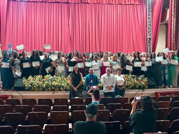 Mais de 40 mulheres de Japeri recebem certificação no curso de Cuidadoras de Idosos