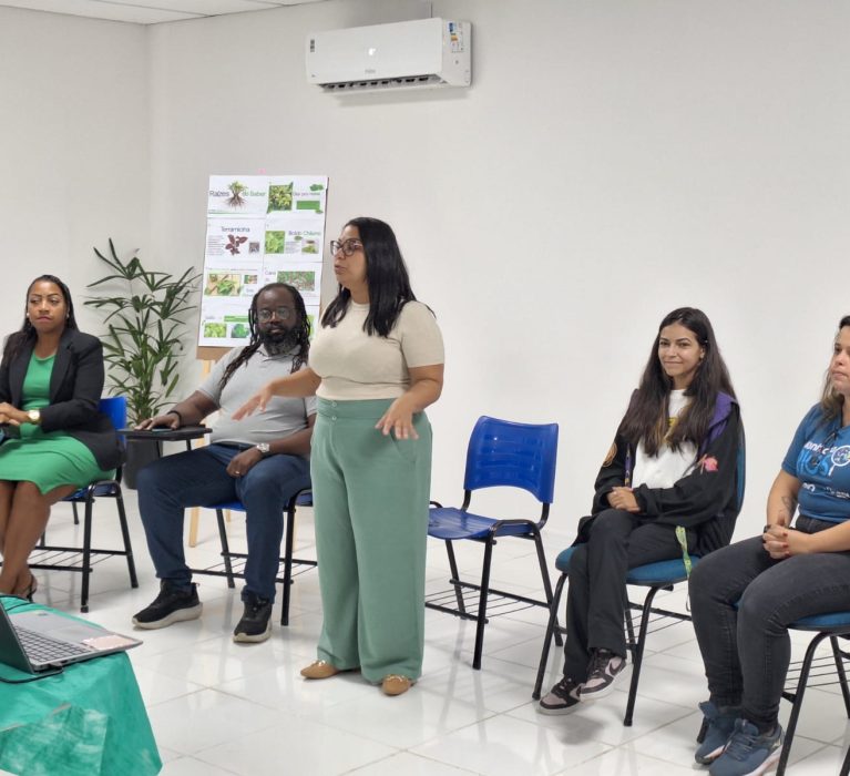 Raízes do Saber promove manhã de troca e acolhimento com idosos em Japeri