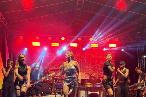 Primeiro dia do CarnaJáperi 2026 começa com sucesso e reúne famílias nos quatro palcos da cidade