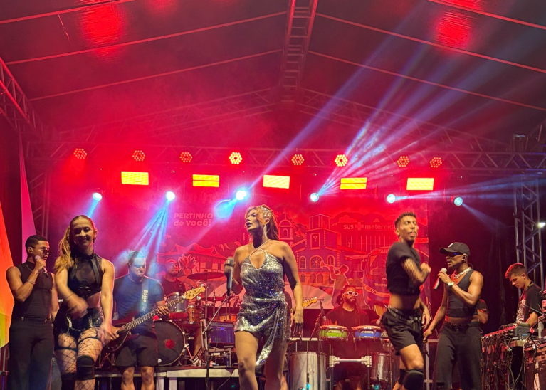 Primeiro dia do CarnaJáperi 2026 começa com sucesso e reúne famílias nos quatro palcos da cidade