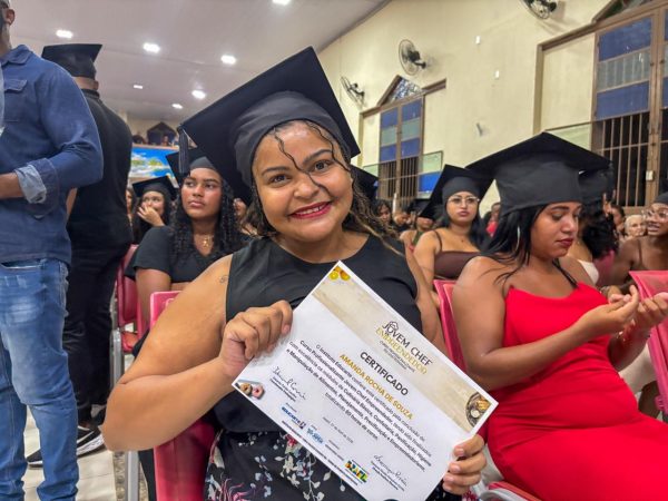 Mais de 500 jovens celebram formatura no Curso Jovem Chef Empreendedor em Japeri