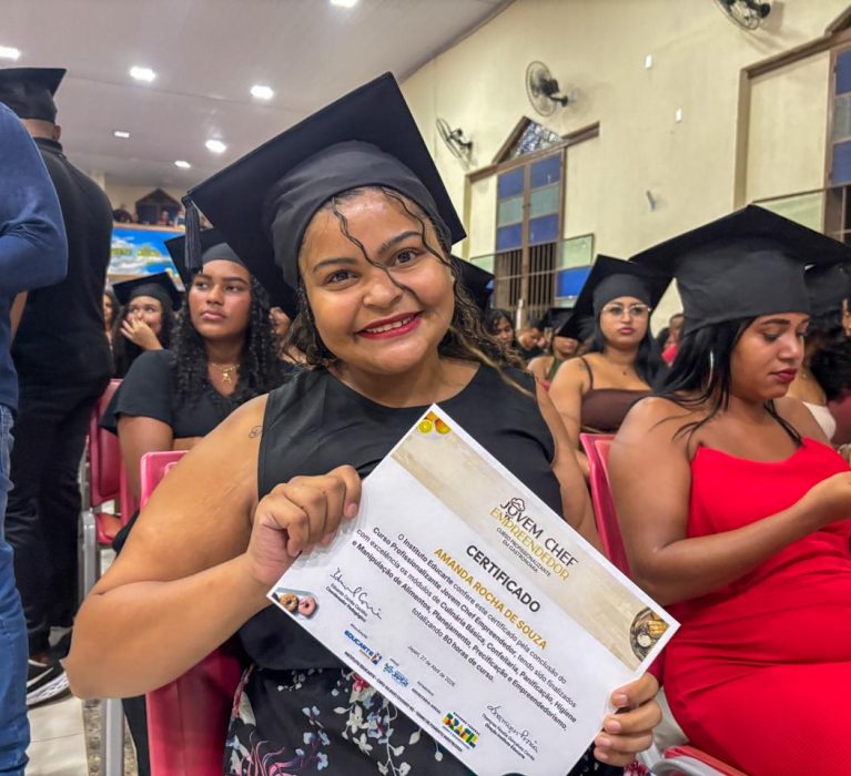Mais de 500 jovens celebram formatura no Curso Jovem Chef Empreendedor em Japeri