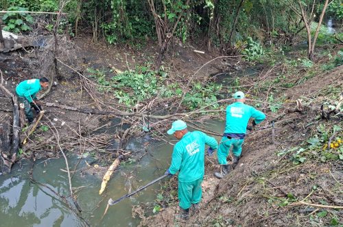 Prefeitura de Japeri intensifica limpeza e desassoreamento de rios pelo programa Limpa Rio