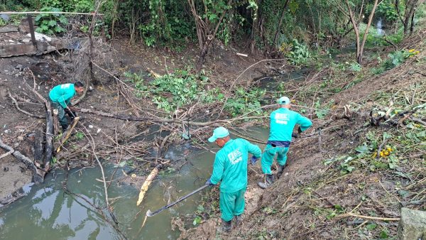 Prefeitura de Japeri intensifica limpeza e desassoreamento de rios pelo programa Limpa Rio