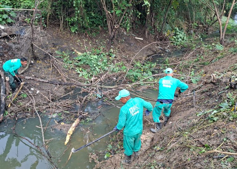 Prefeitura de Japeri intensifica limpeza e desassoreamento de rios pelo programa Limpa Rio