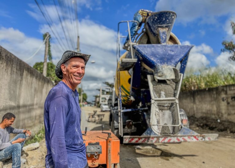 Prefeitura de Japeri inicia construção de meio-fio no bairro Aldeia