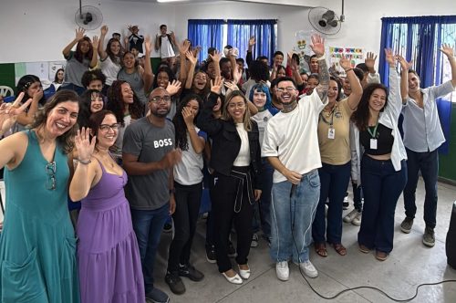 Produtor Hitmaker emociona estudantes de Japeri com trajetória de superação e sucesso na música