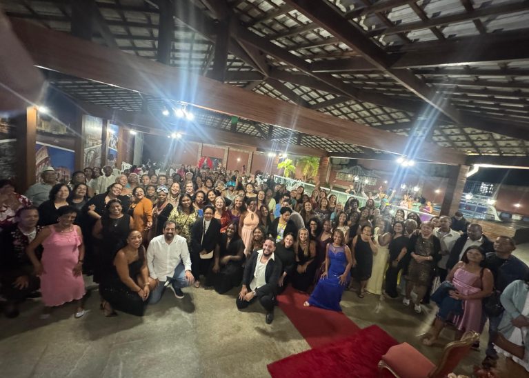 Baile de Gala homenageia mães da Academia da Saúde com noite de encanto e celebração
