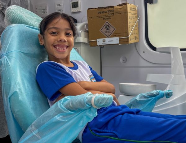 Dia D da Saúde Bucal leva Unidade Odontológica Móvel às escolas de Japeri