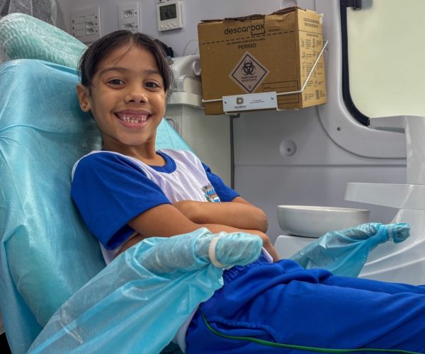 Dia D da Saúde Bucal leva Unidade Odontológica Móvel às escolas de Japeri