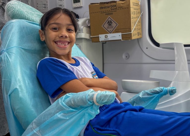 Dia D da Saúde Bucal leva Unidade Odontológica Móvel às escolas de Japeri